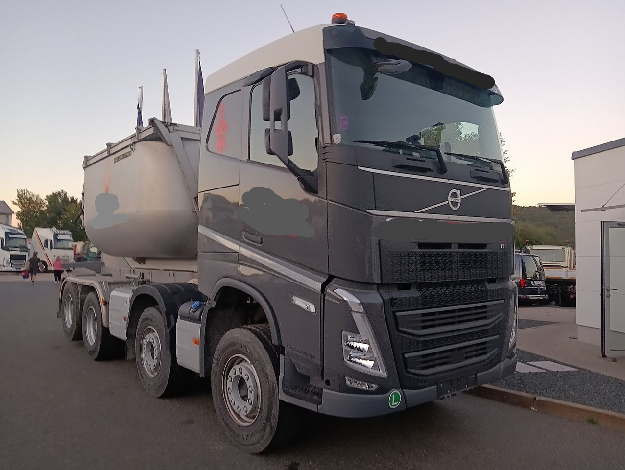 Volvo FH500 8x4R RETARDER LIFT MEILLER-Asphalt FunkAHK - Kipper: das Bild 2 Volvo FH500 8x4R RETARDER LIFT MEILLER-Asphalt FunkAHK - Kipper: das Bild 2