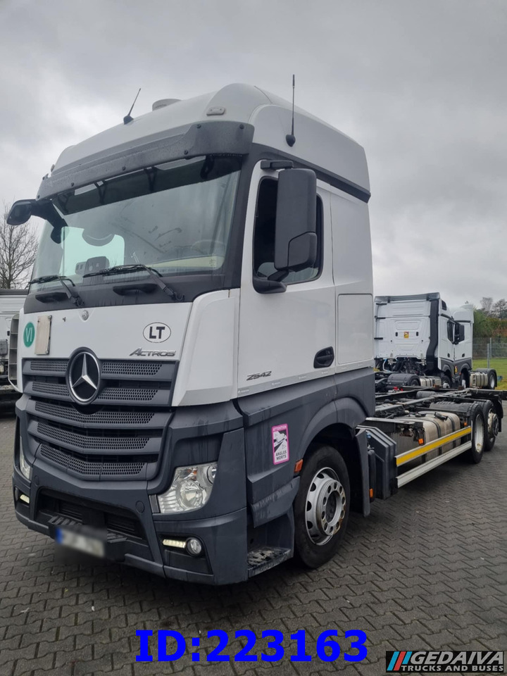 MERCEDES-BENZ Actros 2542 BDF 6x2 Euro6 - Fahrgestell LKW: das Bild 2 MERCEDES-BENZ Actros 2542 BDF 6x2 Euro6 - Fahrgestell LKW: das Bild 2