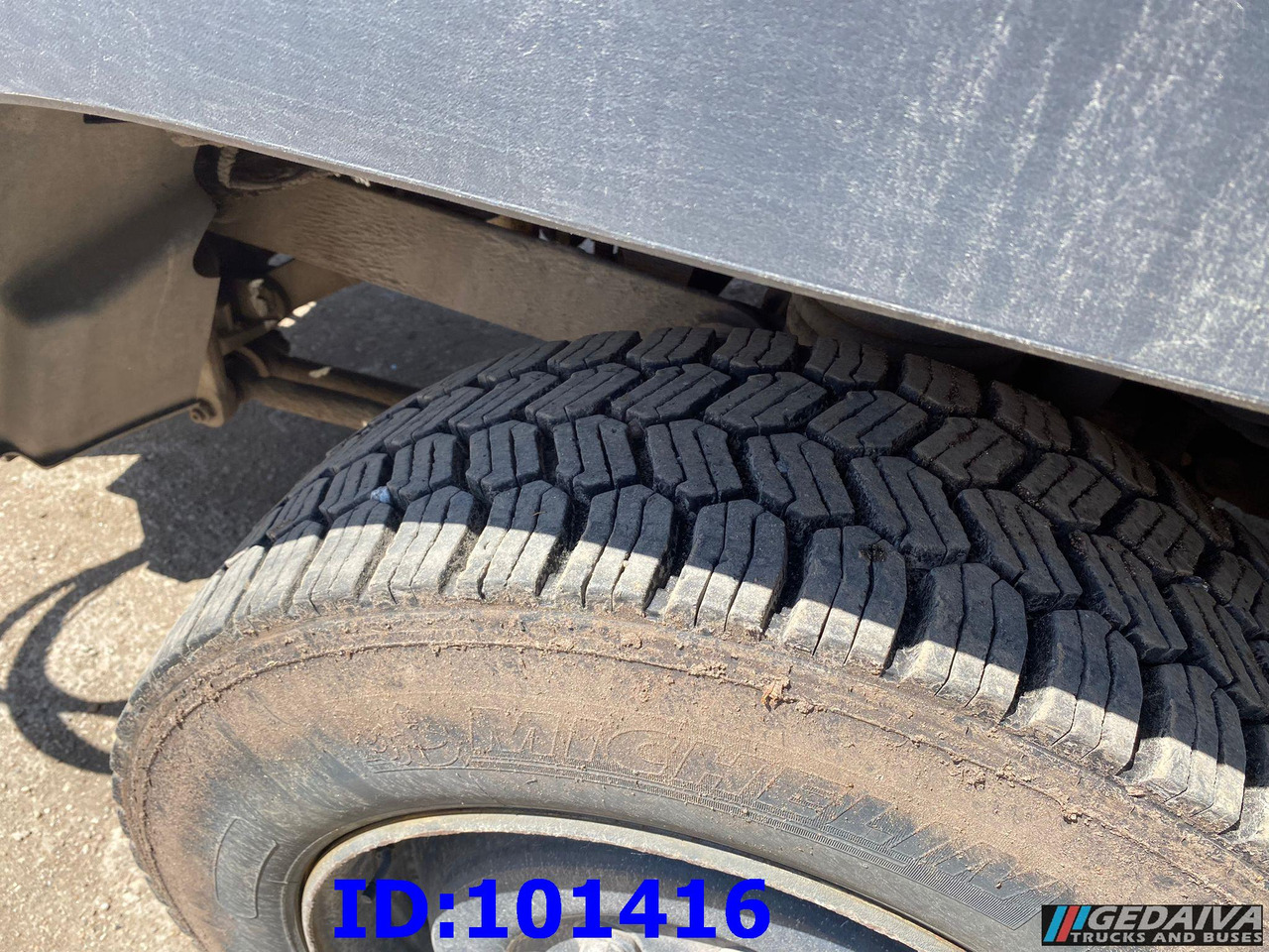 Schneeräumfahrzeug MERCEDES-BENZ Unimog U300 4X4: das Bild 11