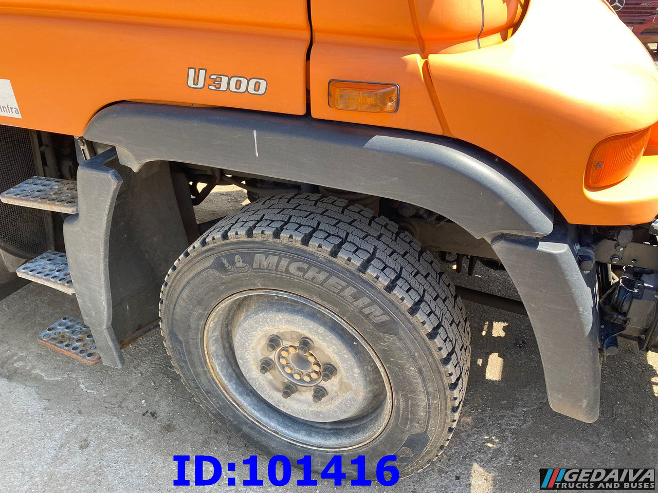 Schneeräumfahrzeug MERCEDES-BENZ Unimog U300 4X4: das Bild 9