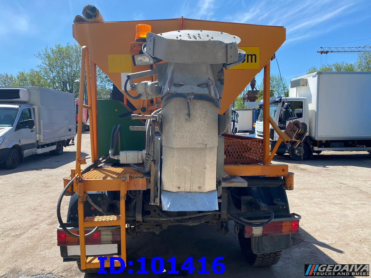 MERCEDES-BENZ Unimog U300 4X4 - Schneeräumfahrzeug: das Bild 5 MERCEDES-BENZ Unimog U300 4X4 - Schneeräumfahrzeug: das Bild 5