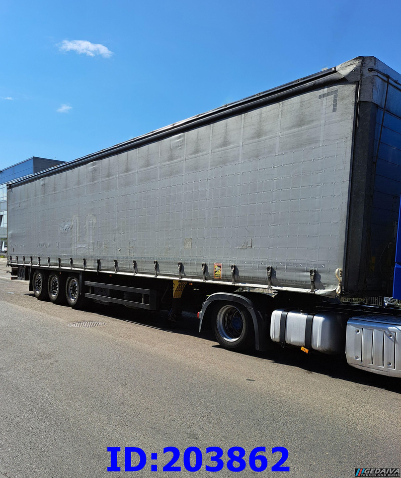 SCHMITZ CARGOBULL - Planenauflieger: das Bild 2 SCHMITZ CARGOBULL - Planenauflieger: das Bild 2