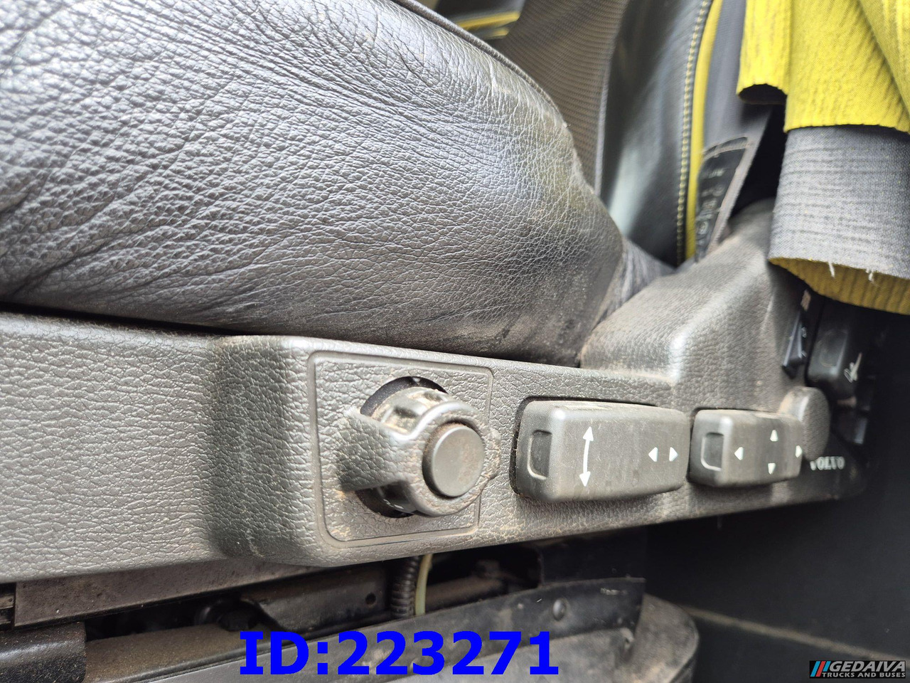Holztransporter VOLVO FH16 750HP 8x4 (Steering axle / 2 axles lifting): das Bild 12