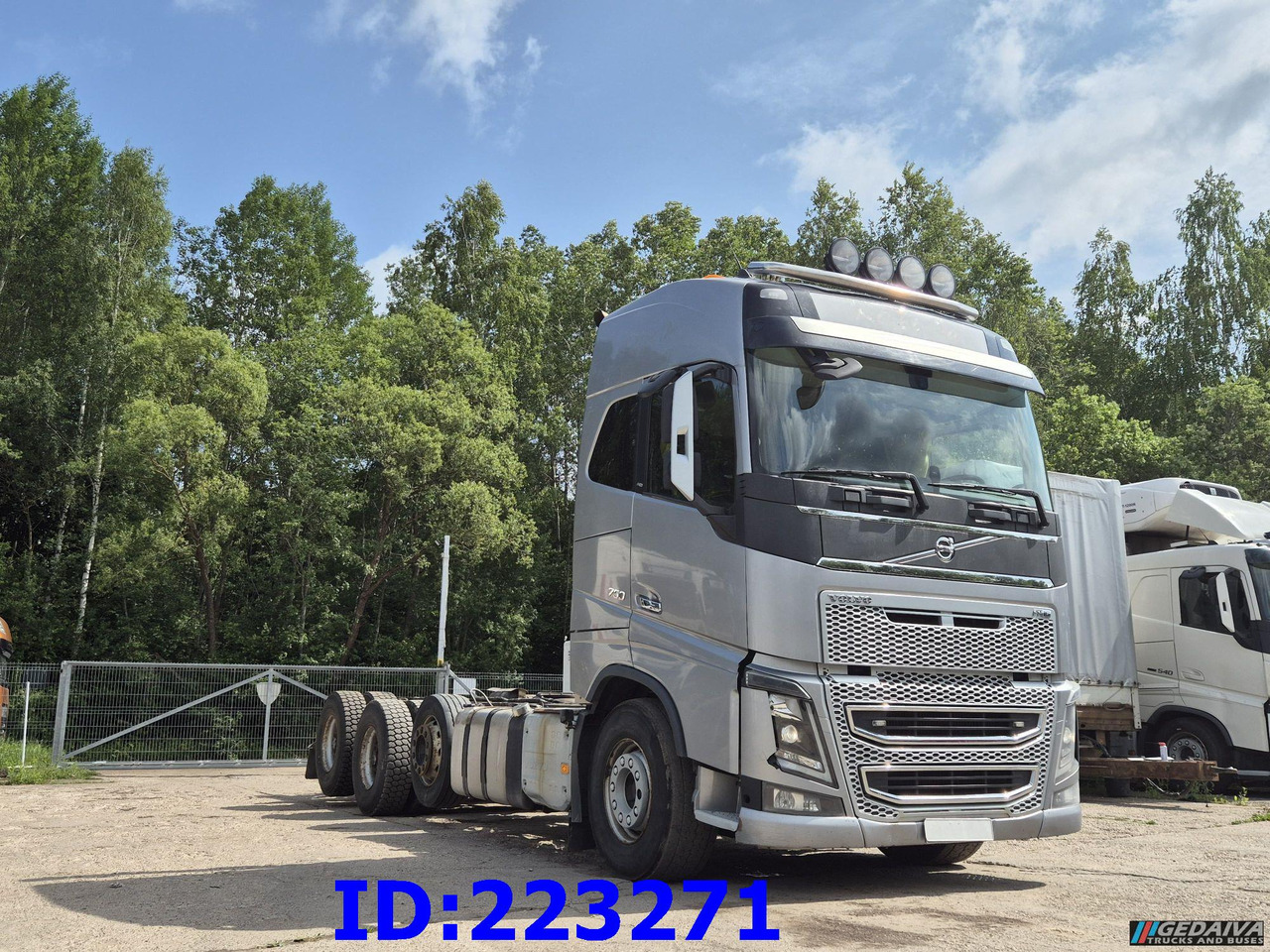 VOLVO FH16 750HP 8x4 (Steering axle / 2 axles lifting) - Holztransporter: das Bild 4 VOLVO FH16 750HP 8x4 (Steering axle / 2 axles lifting) - Holztransporter: das Bild 4