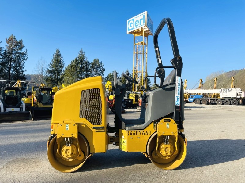 Caterpillar CB14B (3399) - Walzen: das Bild 1 Caterpillar CB14B (3399) - Walzen: das Bild 1