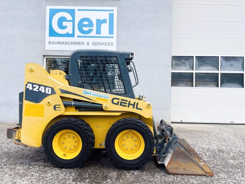 Gehl SL4240 (4035) - Kompaktlader: das Bild 2 Gehl SL4240 (4035) - Kompaktlader: das Bild 2