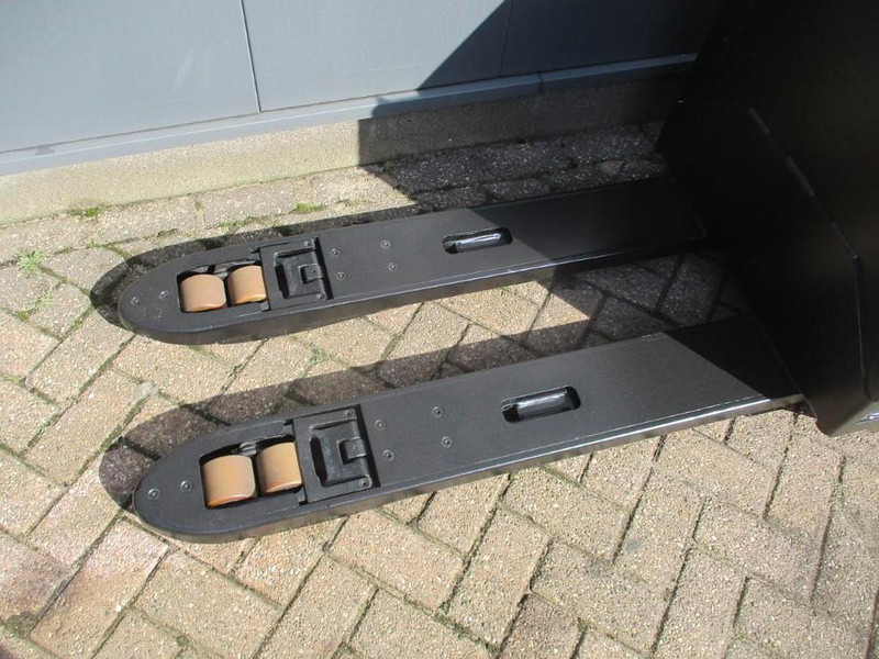 Toyota LPE200 - Niederhubwagen: das Bild 4 Toyota LPE200 - Niederhubwagen: das Bild 4