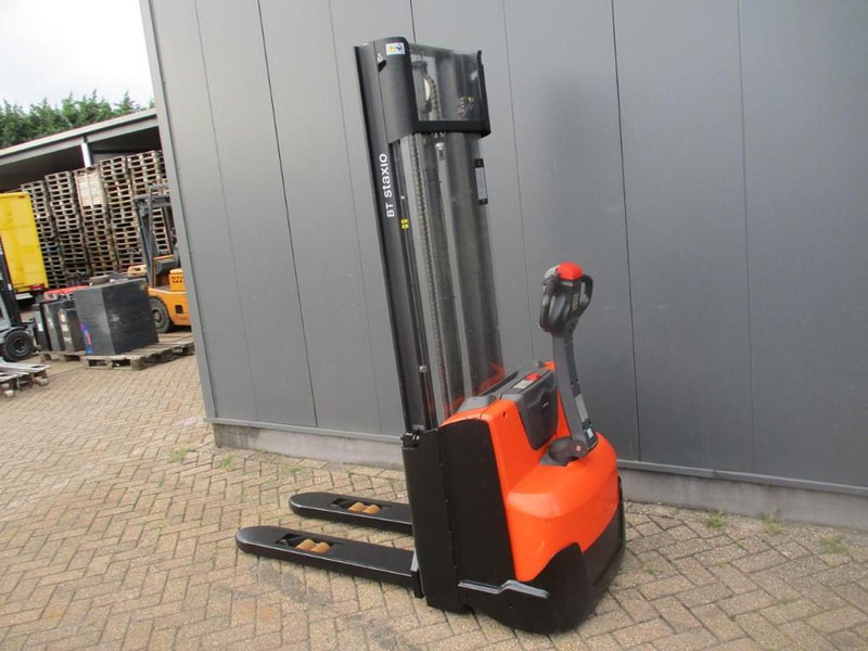 Toyota SWE 100 - Hochhubwagen: das Bild 3 Toyota SWE 100 - Hochhubwagen: das Bild 3