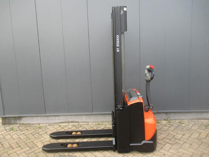 Toyota SWE 100 - Hochhubwagen: das Bild 1 Toyota SWE 100 - Hochhubwagen: das Bild 1