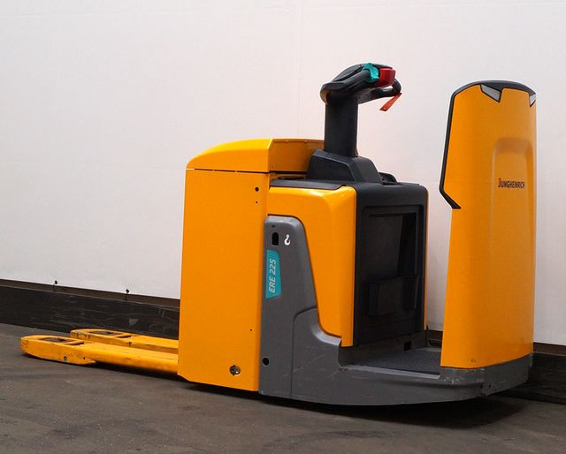 Jungheinrich ERE225 - Niederhubwagen: das Bild 2 Jungheinrich ERE225 - Niederhubwagen: das Bild 2