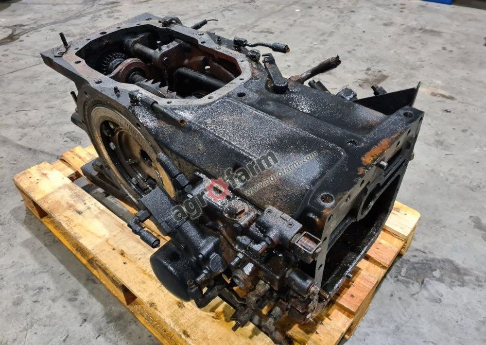 Tylny most Massey Ferguson 6130 851B1 - Getriebe: das Bild 1 Tylny most Massey Ferguson 6130 851B1 - Getriebe: das Bild 1