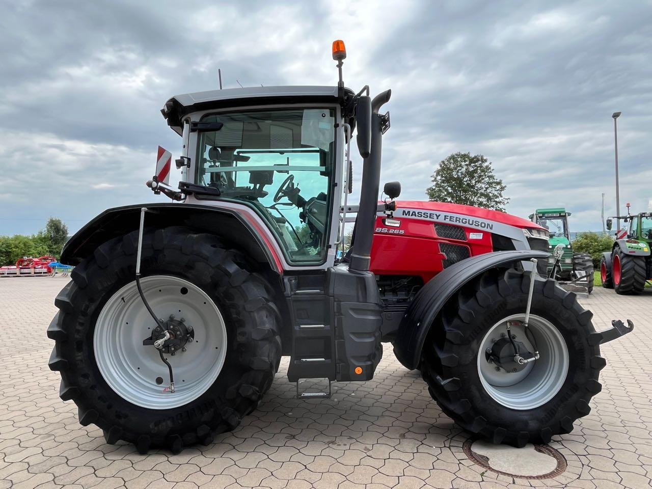 Massey Ferguson 8S.265 Dyna E-Power Exclusive - Traktor: das Bild 2 Massey Ferguson 8S.265 Dyna E-Power Exclusive - Traktor: das Bild 2