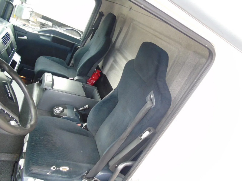 MAN TGL 12.250 + EURO 5 + LIFT - Koffer LKW: das Bild 2 MAN TGL 12.250 + EURO 5 + LIFT - Koffer LKW: das Bild 2