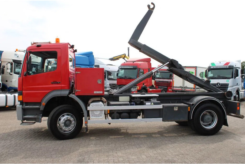 Mercedes-Benz Atego 1923 + HOOK SYSTEM + EURO 2 - Abrollkipper: das Bild 2 Mercedes-Benz Atego 1923 + HOOK SYSTEM + EURO 2 - Abrollkipper: das Bild 2