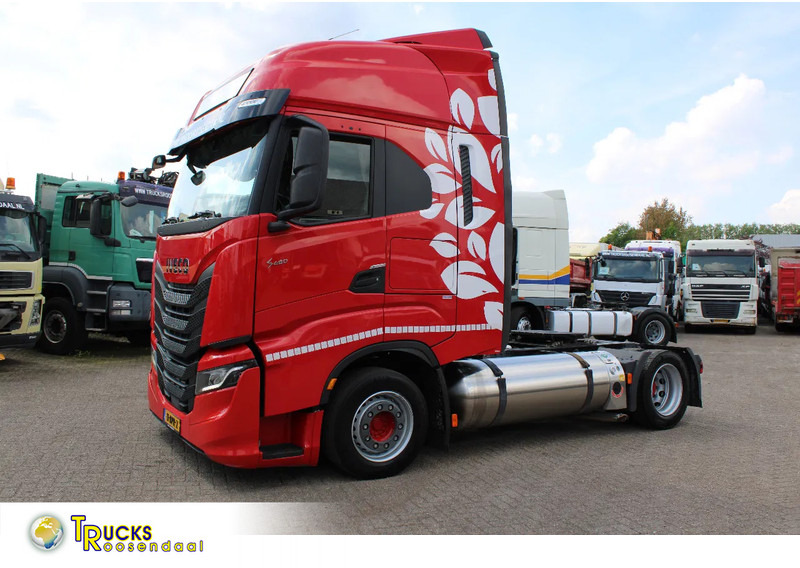 Iveco S-WAY 460 + LNG + retarder + euro 6 - Sattelzugmaschine: das Bild 1 Iveco S-WAY 460 + LNG + retarder + euro 6 - Sattelzugmaschine: das Bild 1