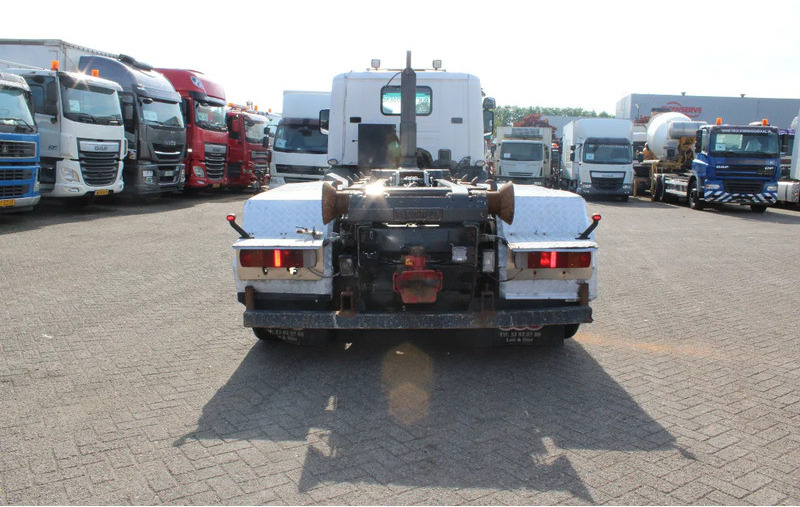 Scania P124-360 + HOOK + 6X2 + MANUAL + EURO 2 - Abrollkipper: das Bild 4 Scania P124-360 + HOOK + 6X2 + MANUAL + EURO 2 - Abrollkipper: das Bild 4