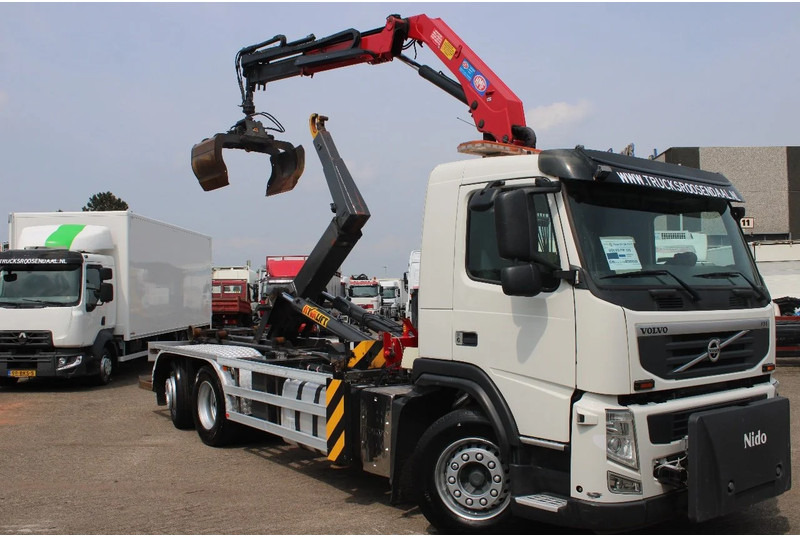 Volvo FM 330 + HMF 1035 + HOOKSYTEM HYVA + EURO 5 + 6X2 - Seil Abrollkipper, Autokran: das Bild 2 Volvo FM 330 + HMF 1035 + HOOKSYTEM HYVA + EURO 5 + 6X2 - Seil Abrollkipper, Autokran: das Bild 2