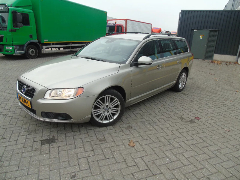 Volvo V70 + manual - Schrägheck: das Bild 3 Volvo V70 + manual - Schrägheck: das Bild 3