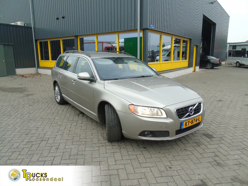 Volvo V70 + manual - Schrägheck: das Bild 1 Volvo V70 + manual - Schrägheck: das Bild 1