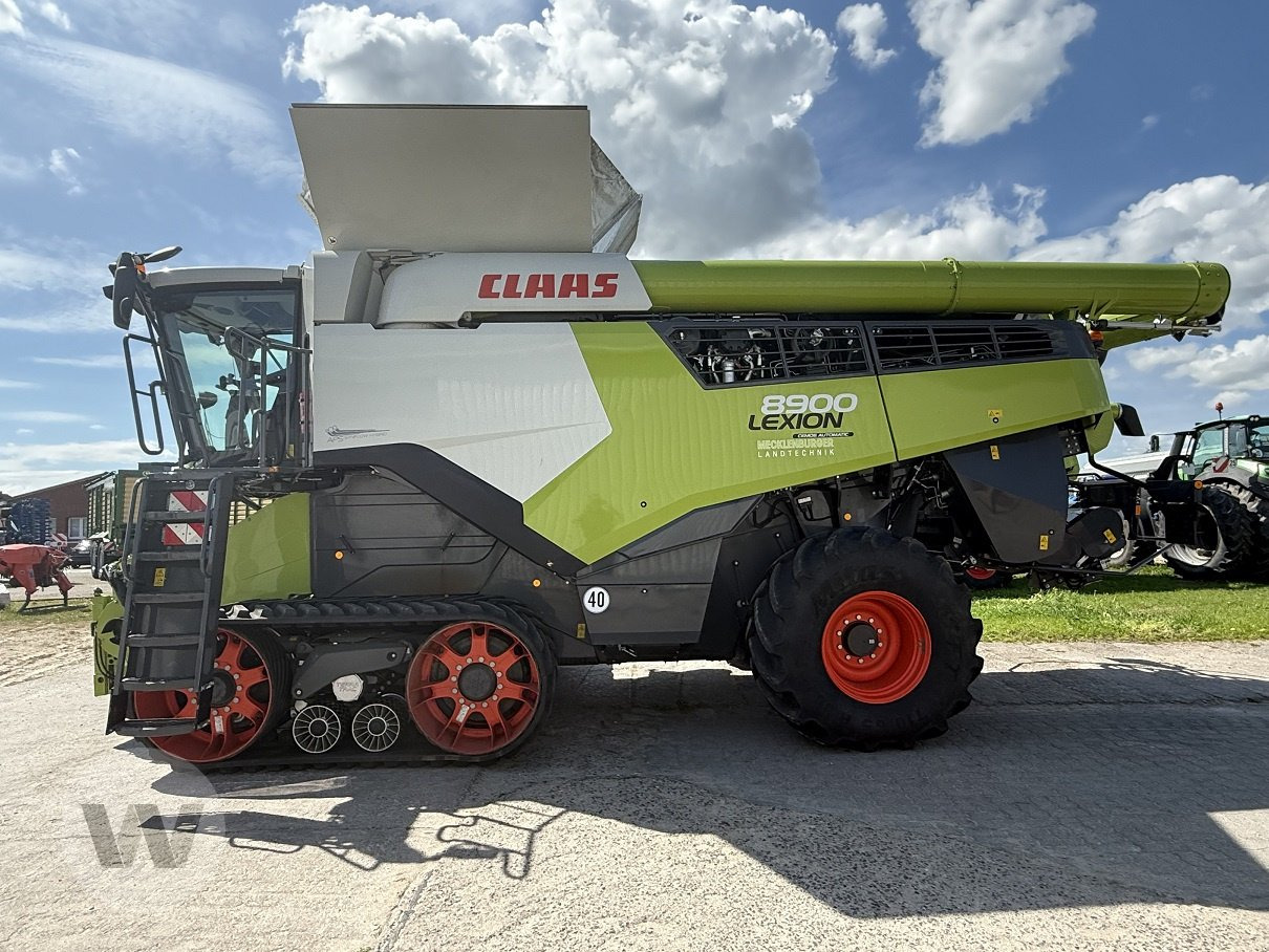 CLAAS Lexion 8900 TT - Mähdrescher: das Bild 3 CLAAS Lexion 8900 TT - Mähdrescher: das Bild 3