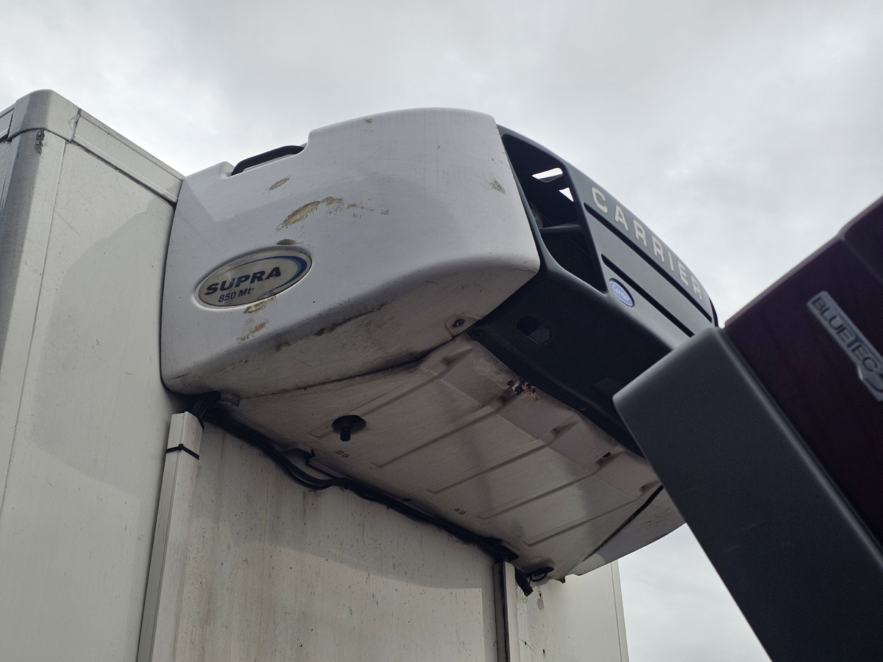 LAMBERET FRIGO BODY / CARRIER SUPRA 850MT / TAIL LIFT ZEPRO Z155 MA + REMOTE - Kühlkofferaufbau: das Bild 4 LAMBERET FRIGO BODY / CARRIER SUPRA 850MT / TAIL LIFT ZEPRO Z155 MA + REMOTE - Kühlkofferaufbau: das Bild 4