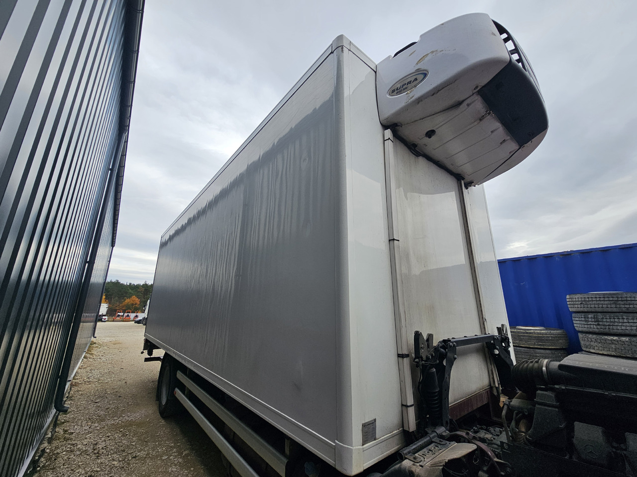 LAMBERET FRIGO BODY / CARRIER SUPRA 850MT / TAIL LIFT ZEPRO Z155 MA + REMOTE - Kühlkofferaufbau: das Bild 5 LAMBERET FRIGO BODY / CARRIER SUPRA 850MT / TAIL LIFT ZEPRO Z155 MA + REMOTE - Kühlkofferaufbau: das Bild 5