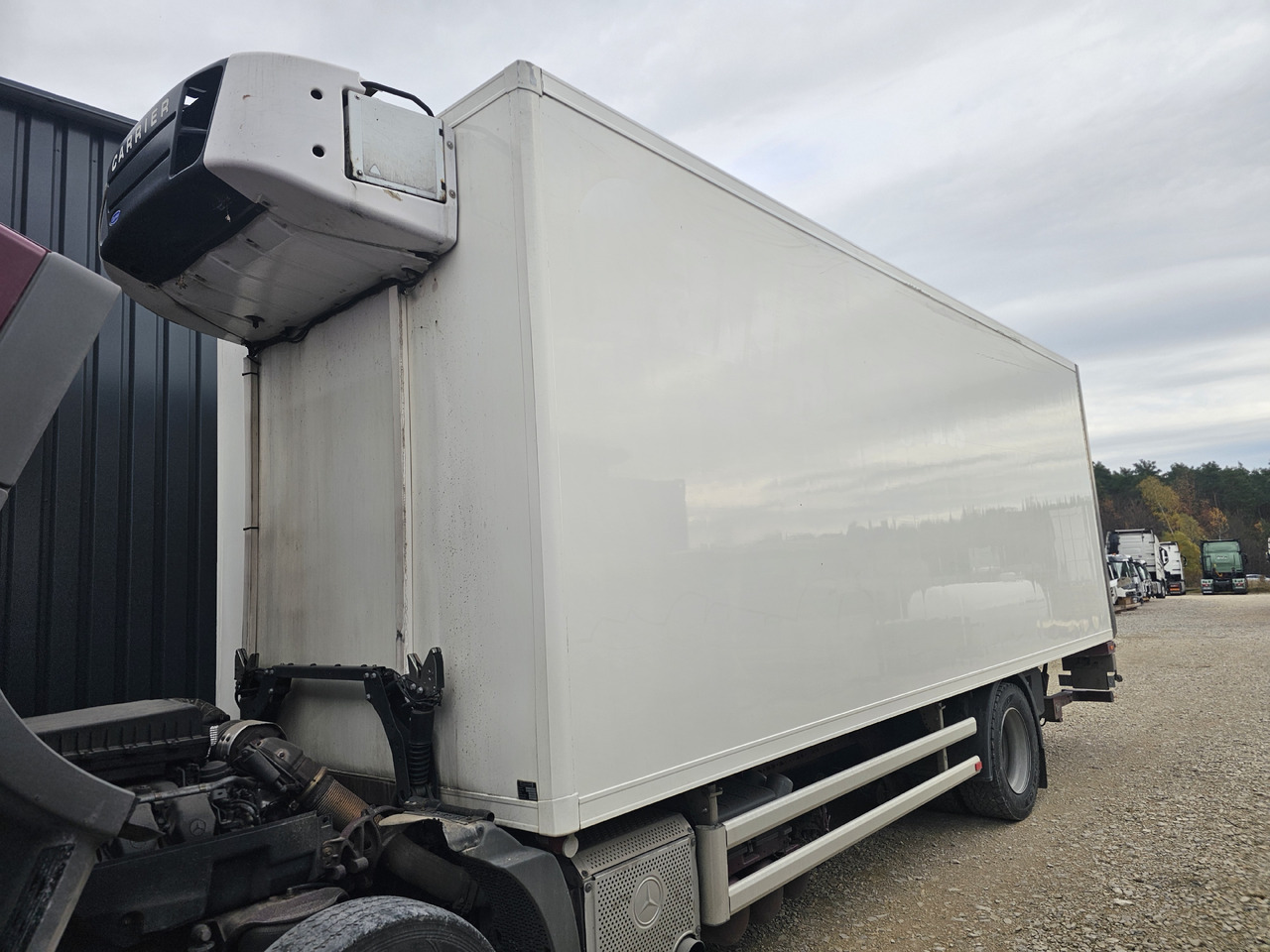 LAMBERET FRIGO BODY / CARRIER SUPRA 850MT / TAIL LIFT ZEPRO Z155 MA + REMOTE - Kühlkofferaufbau: das Bild 2 LAMBERET FRIGO BODY / CARRIER SUPRA 850MT / TAIL LIFT ZEPRO Z155 MA + REMOTE - Kühlkofferaufbau: das Bild 2