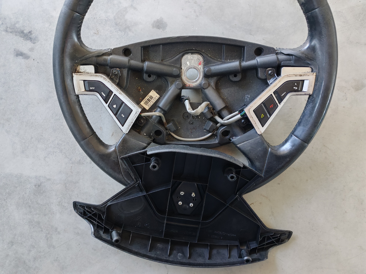 RENAULT RANGE T / STEERING WHEEL / 7484519945 - Lenkrad: das Bild 2 RENAULT RANGE T / STEERING WHEEL / 7484519945 - Lenkrad: das Bild 2