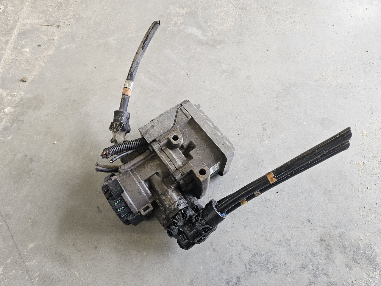 VOLVO FH FM / EBS BRAKE VALVE FRONT / 21122034 - Bremsventil: das Bild 4 VOLVO FH FM / EBS BRAKE VALVE FRONT / 21122034 - Bremsventil: das Bild 4