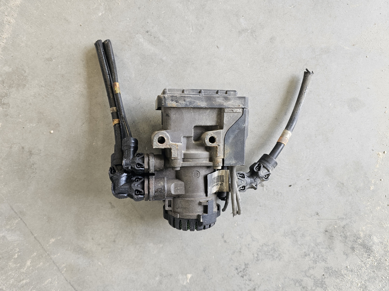 VOLVO FH FM / EBS BRAKE VALVE FRONT / 21122034 - Bremsventil: das Bild 2 VOLVO FH FM / EBS BRAKE VALVE FRONT / 21122034 - Bremsventil: das Bild 2