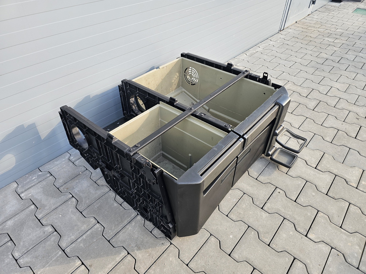 VOLVO FH4 / CABIN UNDERBED STORAGE / 23538347 23538293 - Fahrerhaus und Interieur: das Bild 3 VOLVO FH4 / CABIN UNDERBED STORAGE / 23538347 23538293 - Fahrerhaus und Interieur: das Bild 3