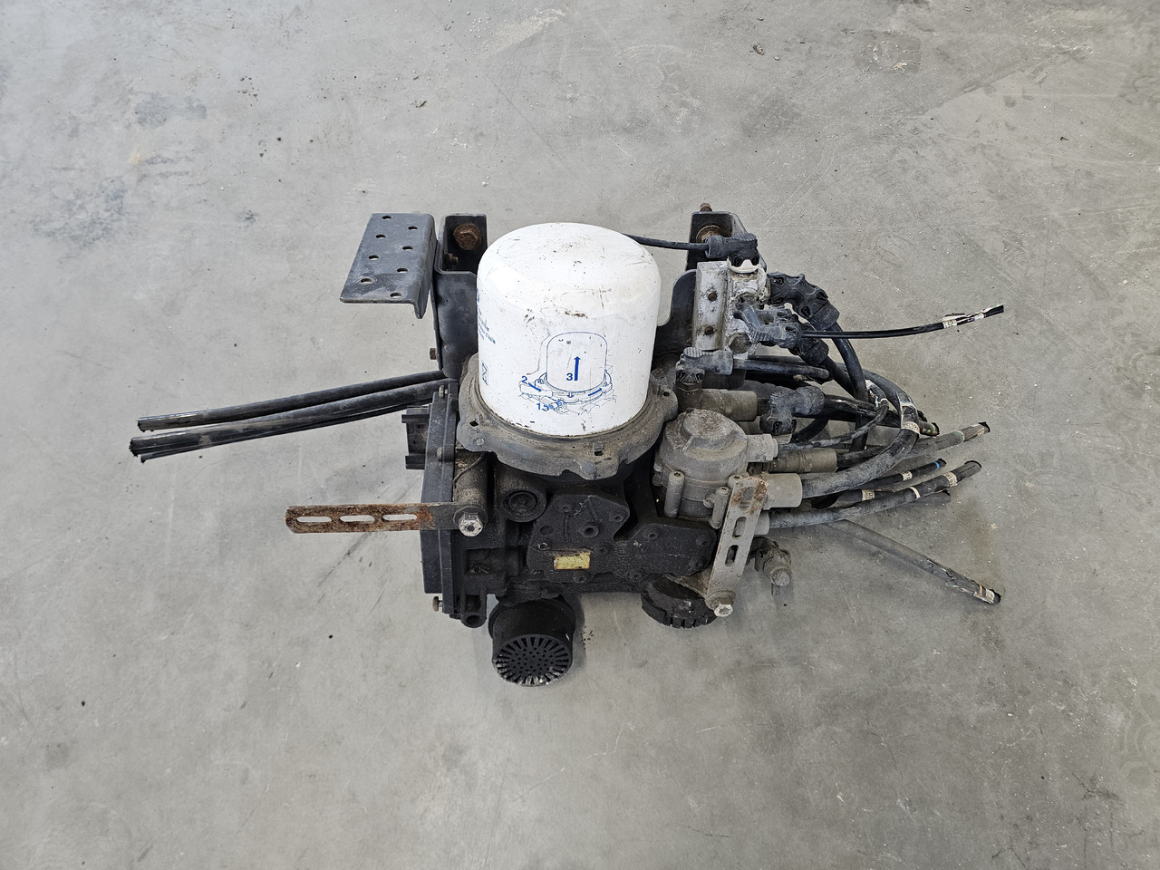 VOLVO FH4 FM4 EURO 6 / AIR DRYIER / EL2501 / 22358797 - Bremsventil: das Bild 2 VOLVO FH4 FM4 EURO 6 / AIR DRYIER / EL2501 / 22358797 - Bremsventil: das Bild 2