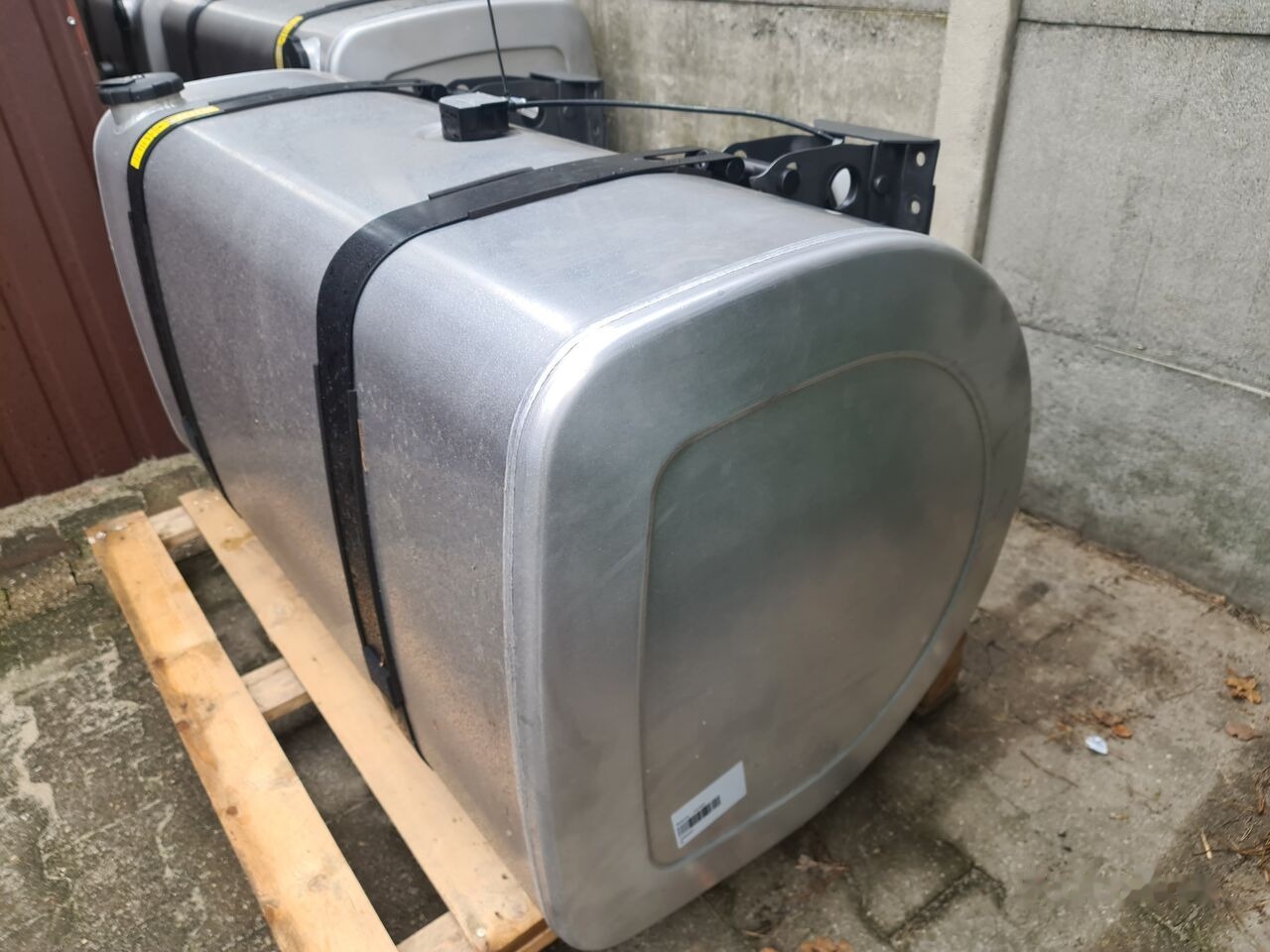 Volvo FH4 FM4 FH FMX Volvo FH FM FH4 FM4 FMX - Kraftstofftank für LKW: das Bild 3 Volvo FH4 FM4 FH FMX Volvo FH FM FH4 FM4 FMX - Kraftstofftank für LKW: das Bild 3