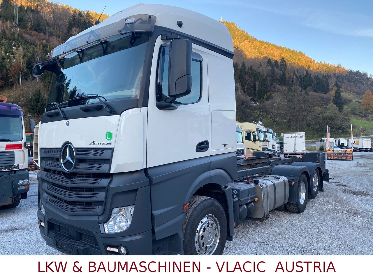 Mercedes-Benz Actros 963-0-C - Tankwagen: das Bild 1 Mercedes-Benz Actros 963-0-C - Tankwagen: das Bild 1