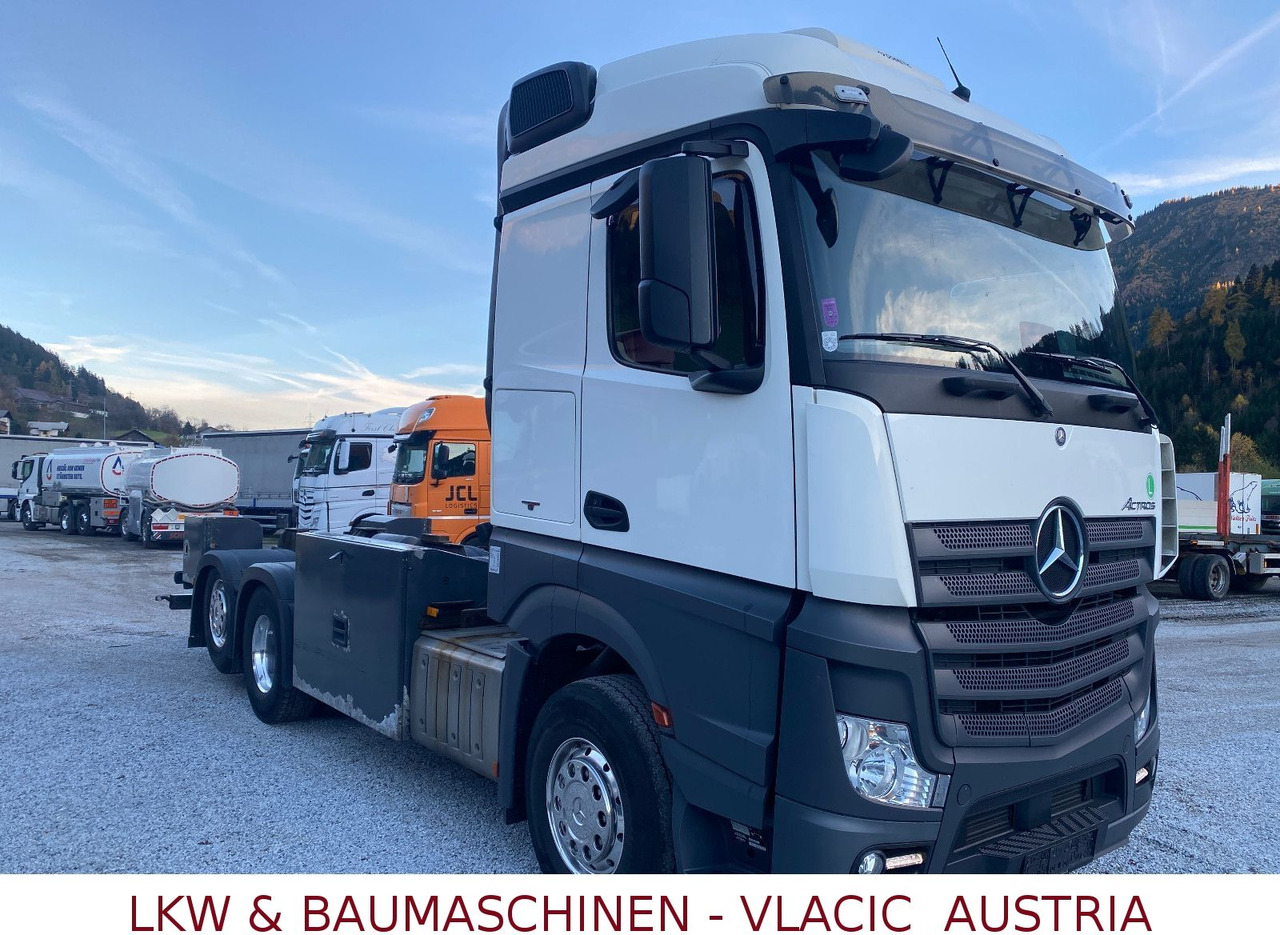 Mercedes-Benz Actros 963-0-C - Tankwagen: das Bild 2 Mercedes-Benz Actros 963-0-C - Tankwagen: das Bild 2
