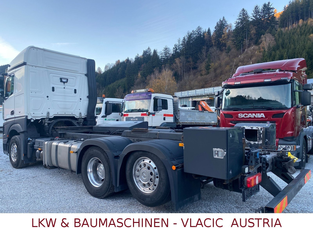 Mercedes-Benz Actros 963-0-C - Tankwagen: das Bild 4 Mercedes-Benz Actros 963-0-C - Tankwagen: das Bild 4