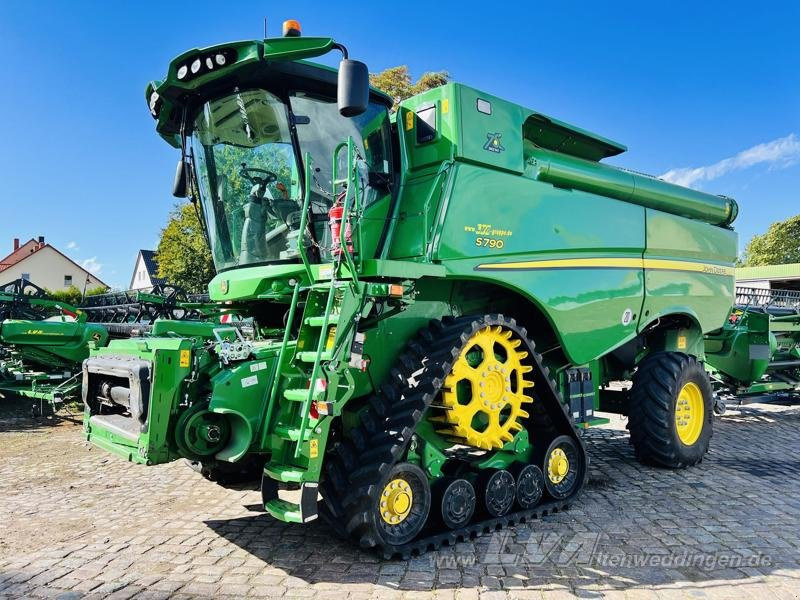 John Deere S790 - Mähdrescher: das Bild 1 John Deere S790 - Mähdrescher: das Bild 1