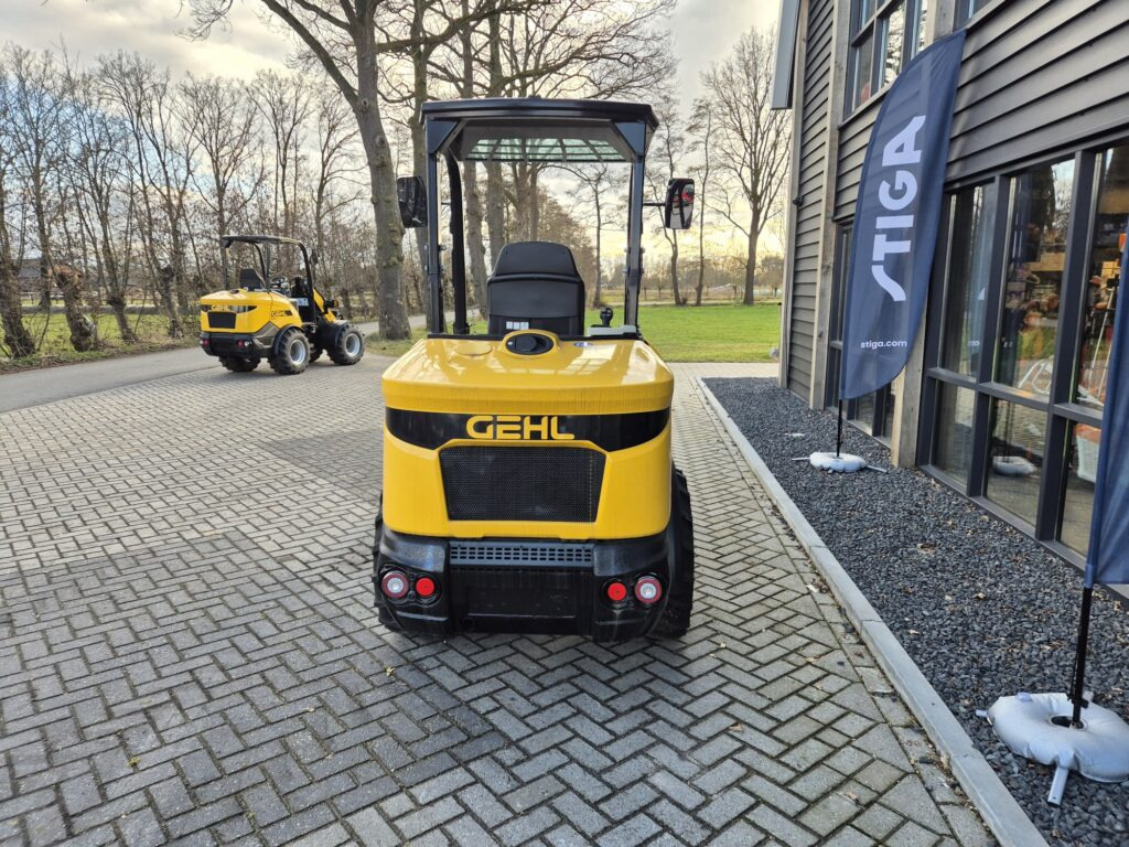 GEHL AL330 loader - Hoflader: das Bild 4 GEHL AL330 loader - Hoflader: das Bild 4