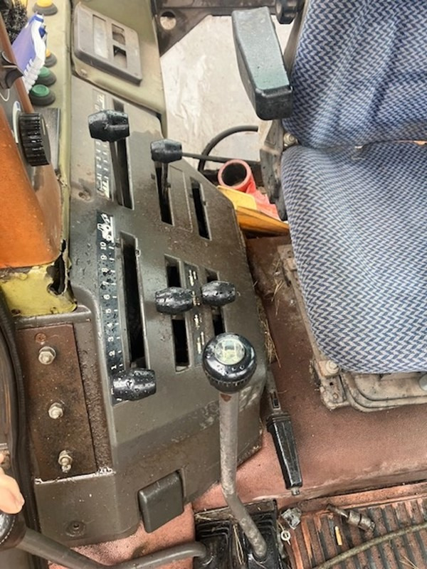 Traktor RENAULT 145.14: das Bild 14