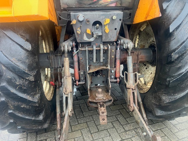 Traktor RENAULT 145.14: das Bild 6