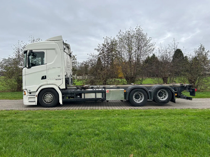 Scania 590S V8 NGS | 6x2 NB | FULL AIR | 10 WHEEL BOUGY - Containerwagen/ Wechselfahrgestell LKW: das Bild 2 Scania 590S V8 NGS | 6x2 NB | FULL AIR | 10 WHEEL BOUGY - Containerwagen/ Wechselfahrgestell LKW: das Bild 2