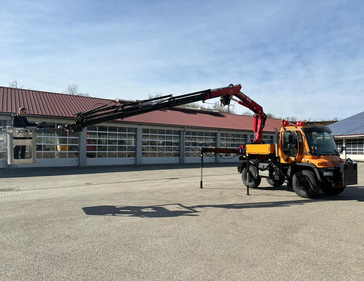 Unimog 400 - U400 405 25177 mit Wechselkran Merced - Kommunal-/ Sonderfahrzeug: das Bild 2 Unimog 400 - U400 405 25177 mit Wechselkran Merced - Kommunal-/ Sonderfahrzeug: das Bild 2