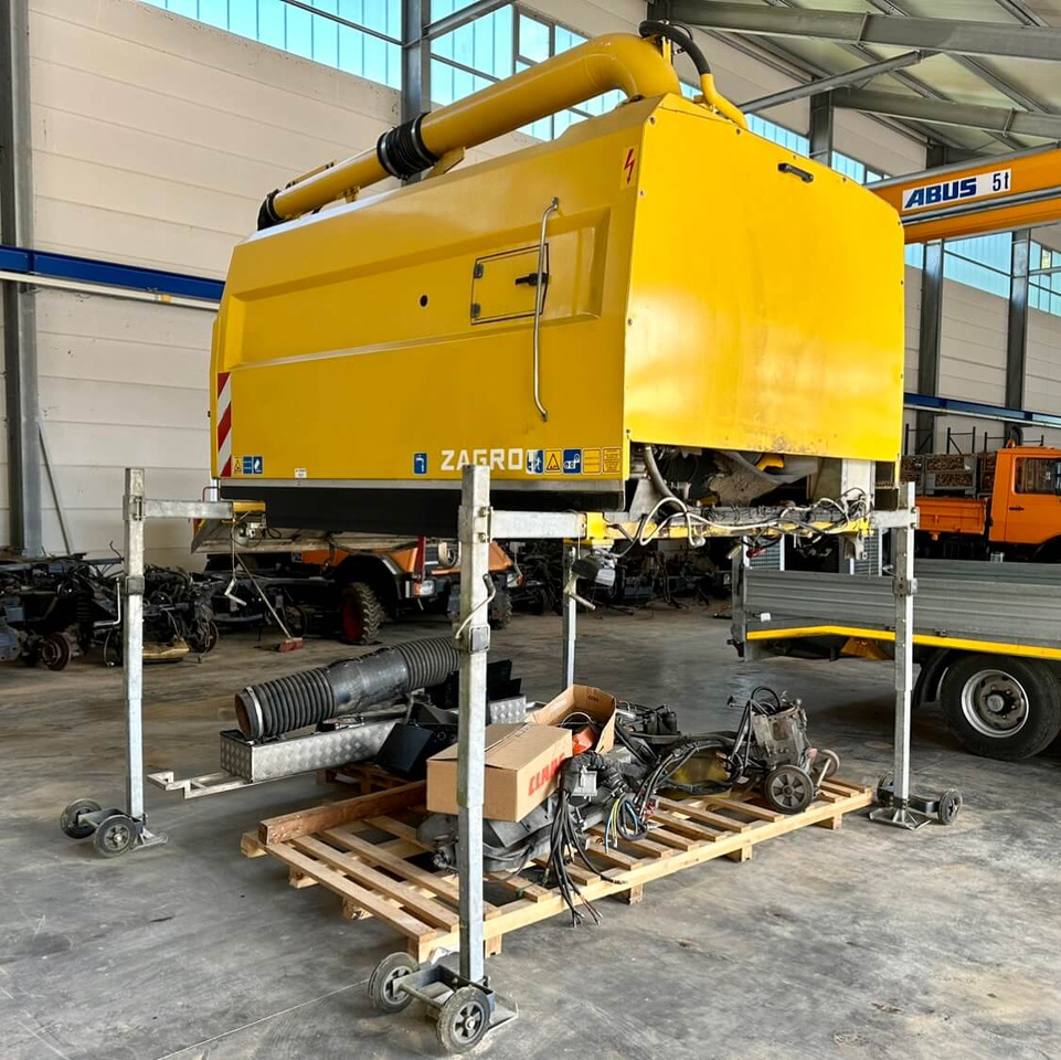 Unimog Aufbaukehrmaschine Trilety SK-370 - Kehrmaschine: das Bild 1 Unimog Aufbaukehrmaschine Trilety SK-370 - Kehrmaschine: das Bild 1