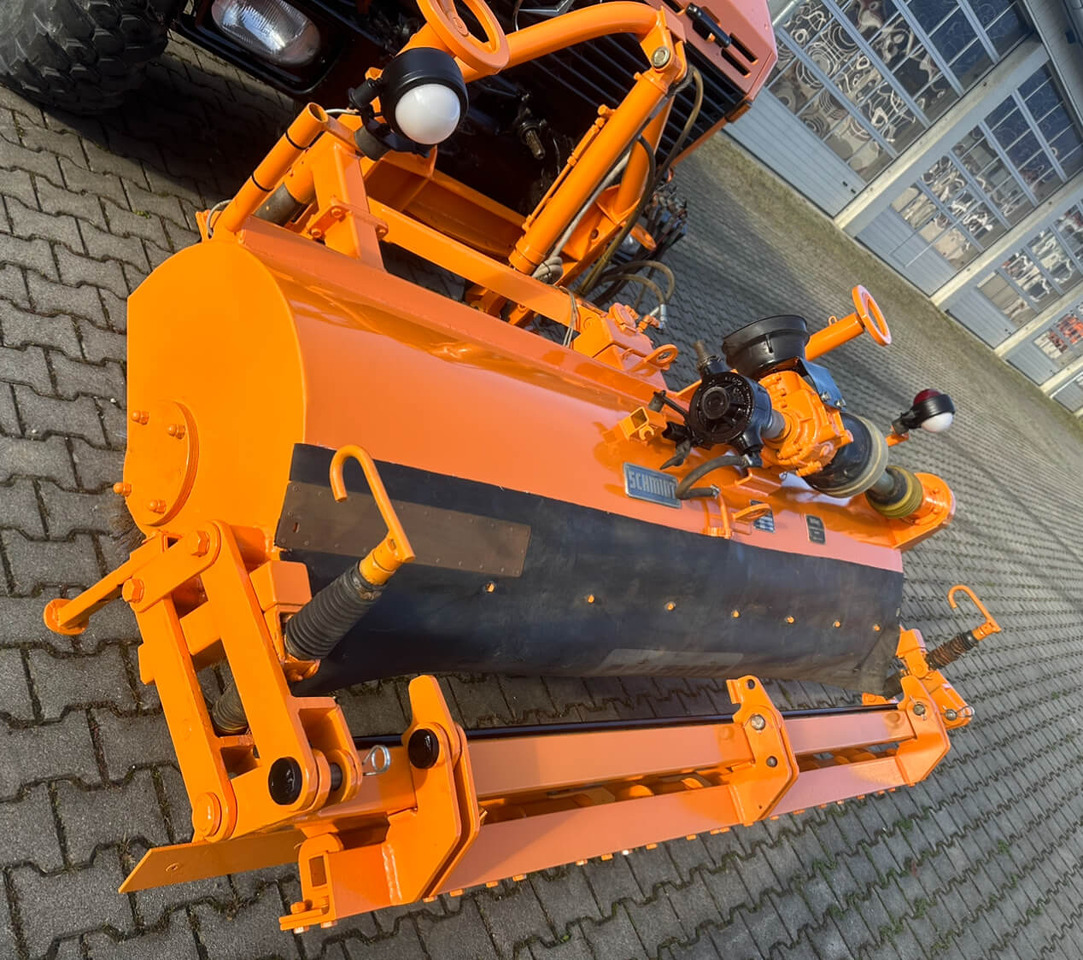 Unimog Frontanbaukehrbesen Schmidt VKS4.2 - Kehrbesen: das Bild 2 Unimog Frontanbaukehrbesen Schmidt VKS4.2 - Kehrbesen: das Bild 2