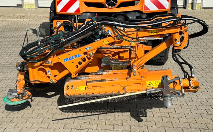 Unimog Leitpfostenausmähgerät / Randstreifenmähger - Böschungsmäher: das Bild 1 Unimog Leitpfostenausmähgerät / Randstreifenmähger - Böschungsmäher: das Bild 1