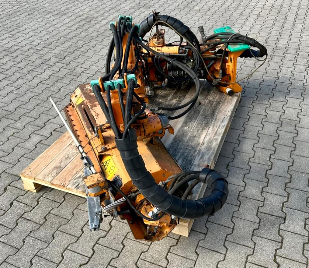 Unimog Randstreifenmulcher Mulag MRK 300 - Böschungsmäher: das Bild 3 Unimog Randstreifenmulcher Mulag MRK 300 - Böschungsmäher: das Bild 3