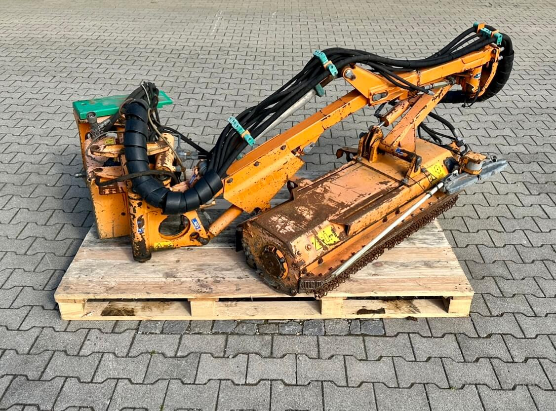 Unimog Randstreifenmulcher Mulag MRK 300 - Böschungsmäher: das Bild 1 Unimog Randstreifenmulcher Mulag MRK 300 - Böschungsmäher: das Bild 1