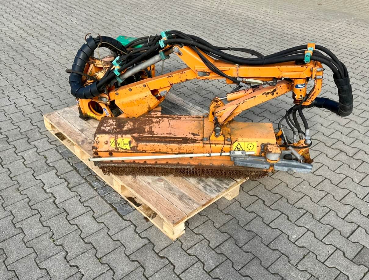 Unimog Randstreifenmulcher Mulag MRK 300 - Böschungsmäher: das Bild 2 Unimog Randstreifenmulcher Mulag MRK 300 - Böschungsmäher: das Bild 2