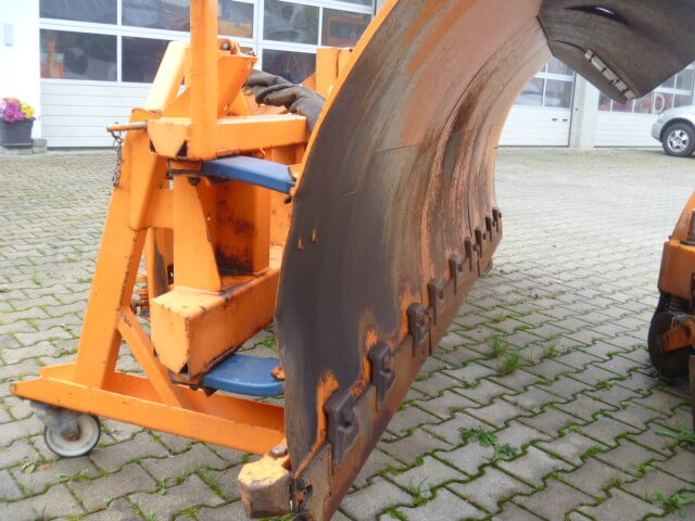 Unimog Schneepflug - Schneeschild Beilhack PV28-3 - Schneepflug: das Bild 4 Unimog Schneepflug - Schneeschild Beilhack PV28-3 - Schneepflug: das Bild 4