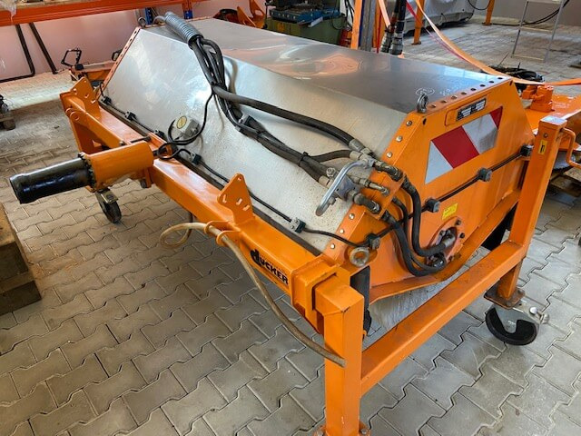 Unimog Tunnelwaschbürste Dücker TWA18/1 - Kehrbesen: das Bild 1 Unimog Tunnelwaschbürste Dücker TWA18/1 - Kehrbesen: das Bild 1